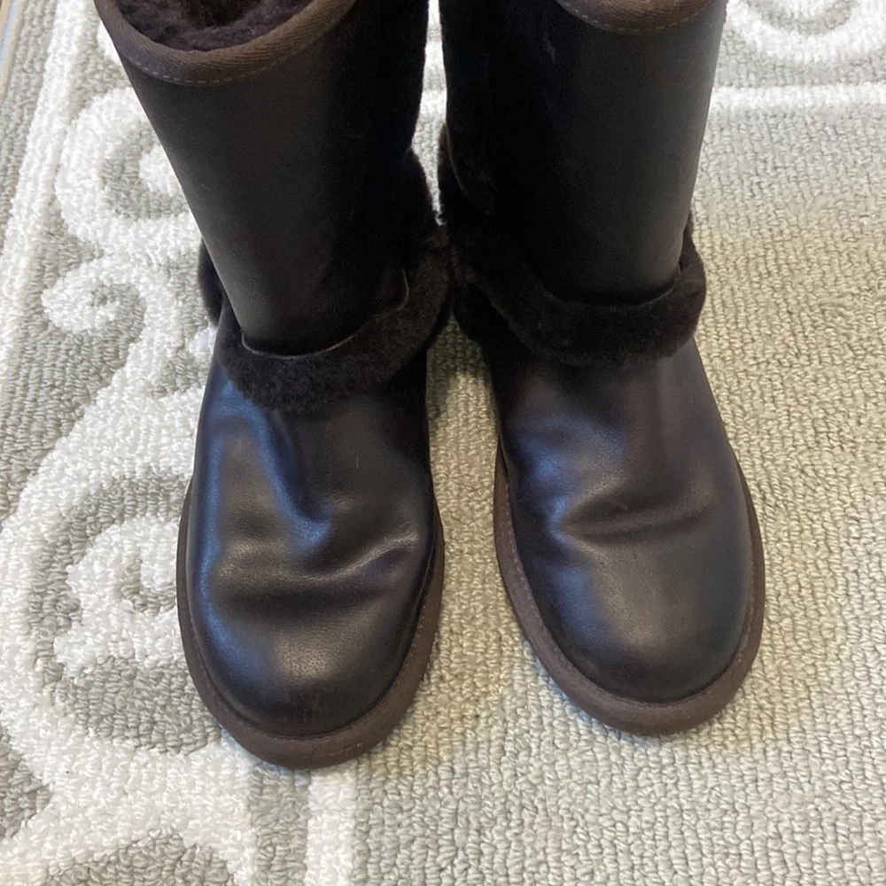 UGG Boots - Picture 2 of 10